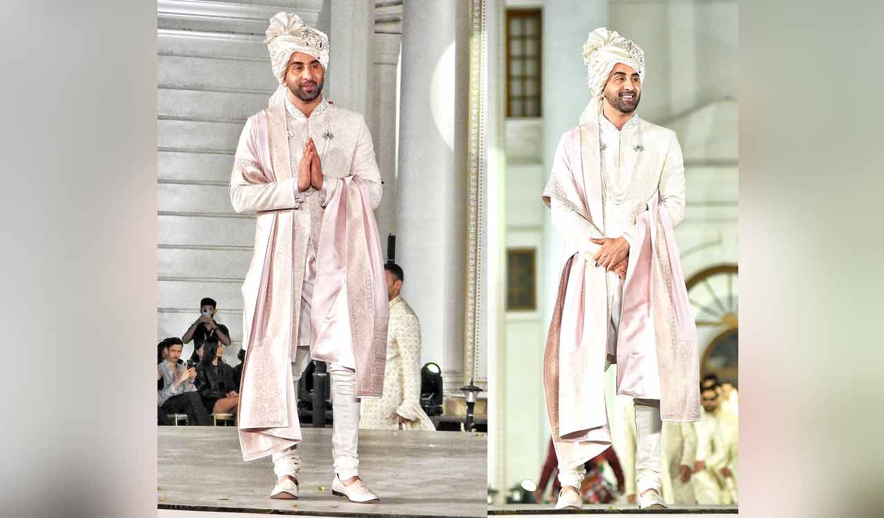 Ranbir Kapoor recreates “Channa Mereya” look, turns into regal groom for a fashion show
