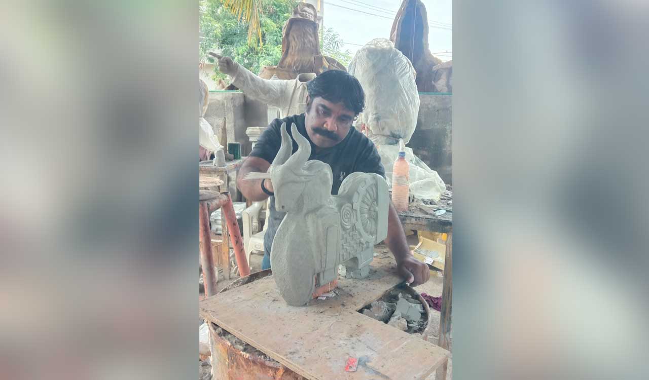 Sangareddy-based sculptor wins award from ‘The Indian Academy of Fine Arts’