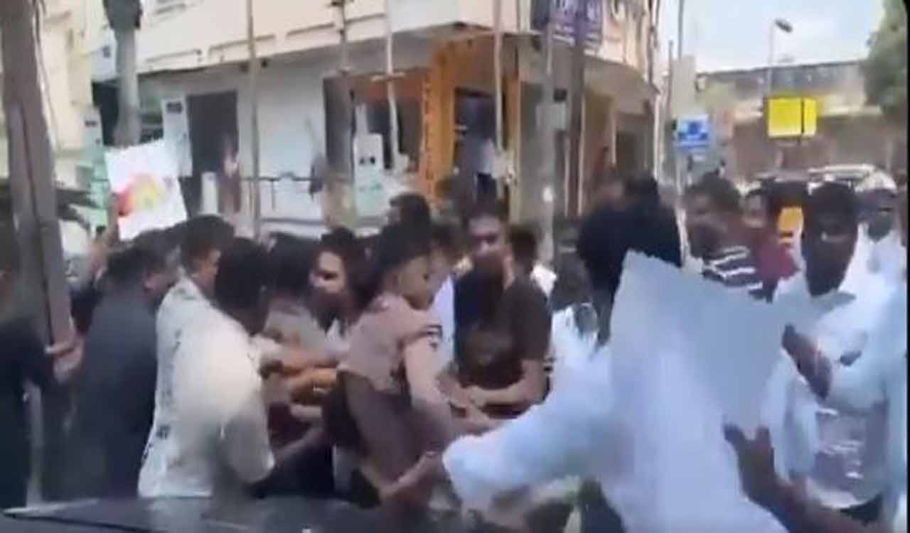 Tensions flare up as Congress workers attack KTR’s convoy at Musheerabad