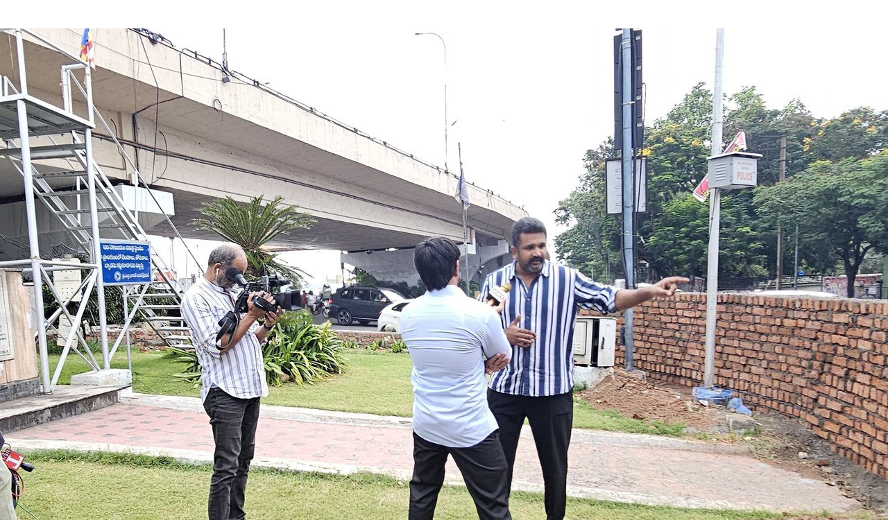 Hyderabad: Dalit organizations demolish parapet wall at Dr. BR Ambedkar statue; Tensions flare at tank bund