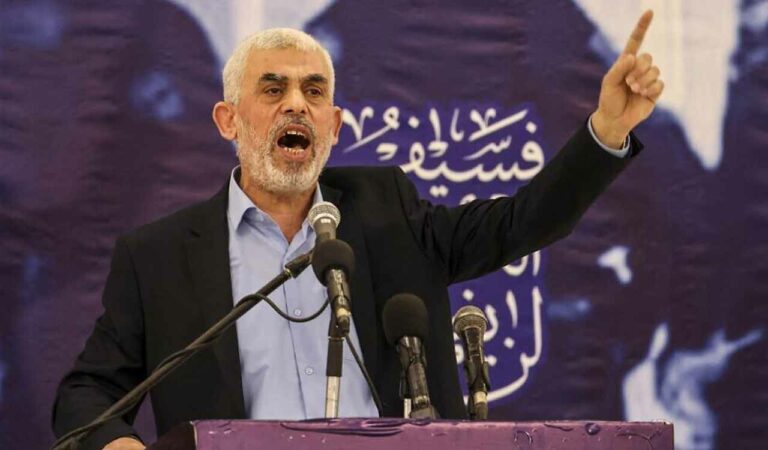 During his imprisonment, Sinwar led the Supreme Leadership Committee of Hamas prisoners in Israeli jails, helping to manage confrontations with prison authorities during a series of hunger strikes.