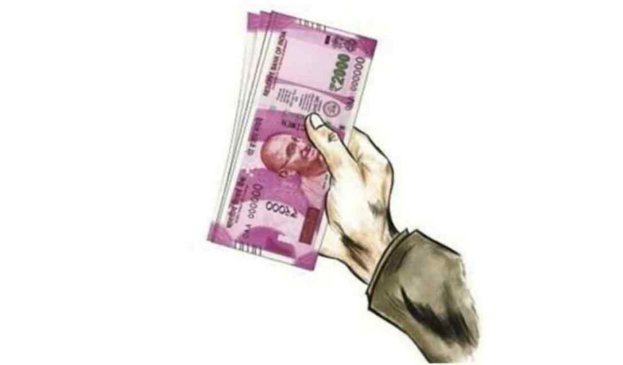 ACB nabs assistant engineer taking bribe at Warangal District Panchayat Office