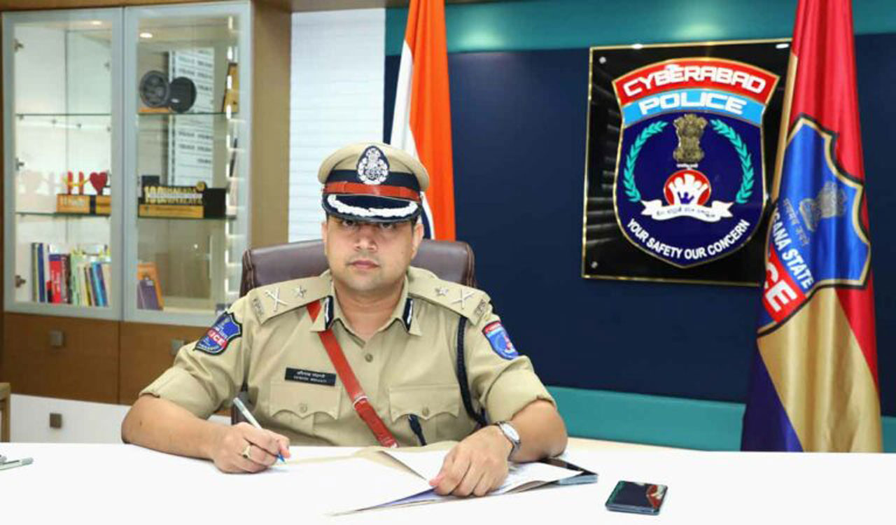 Cyberabad CP Avinash Mohanty makes surprise visit to Attapur PS