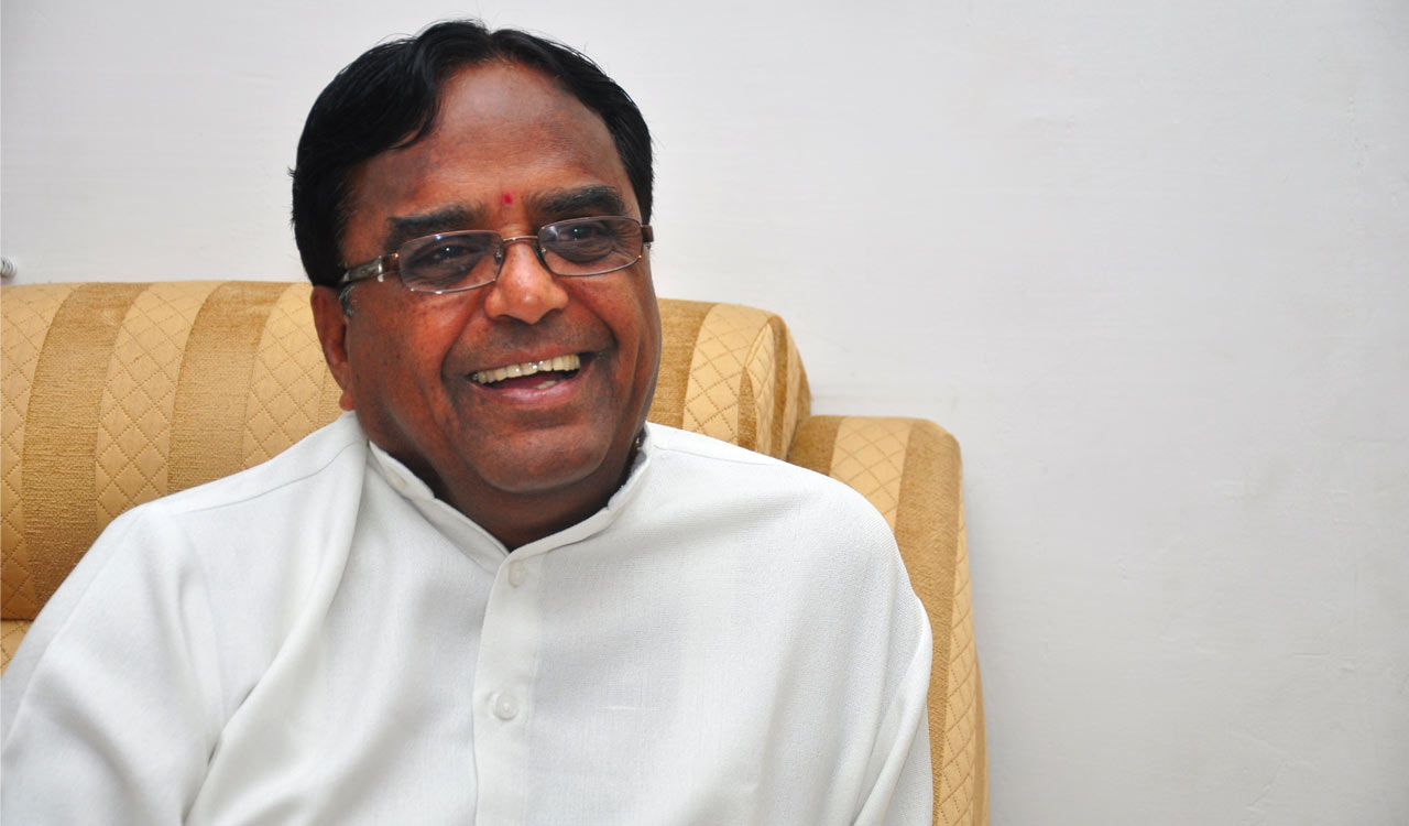 BRS leader Ponnala institutes Gold Medal for Library Science students at OU