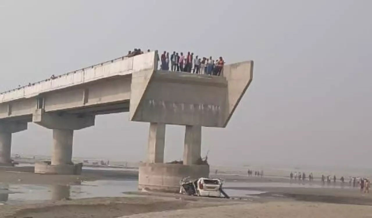 UP: 3 dead as GPS navigation error leads car to plunge into river from bridge