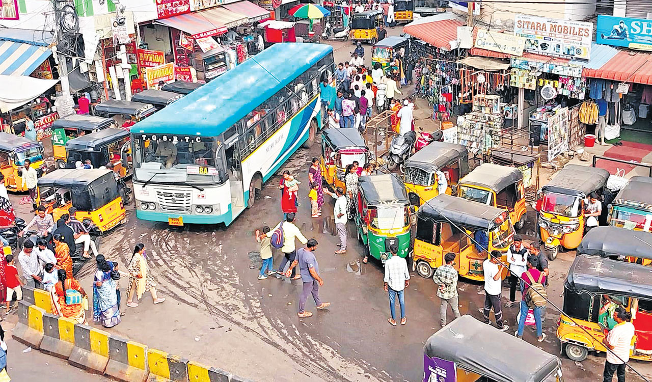 Traffic chaos dents charm of Charminar