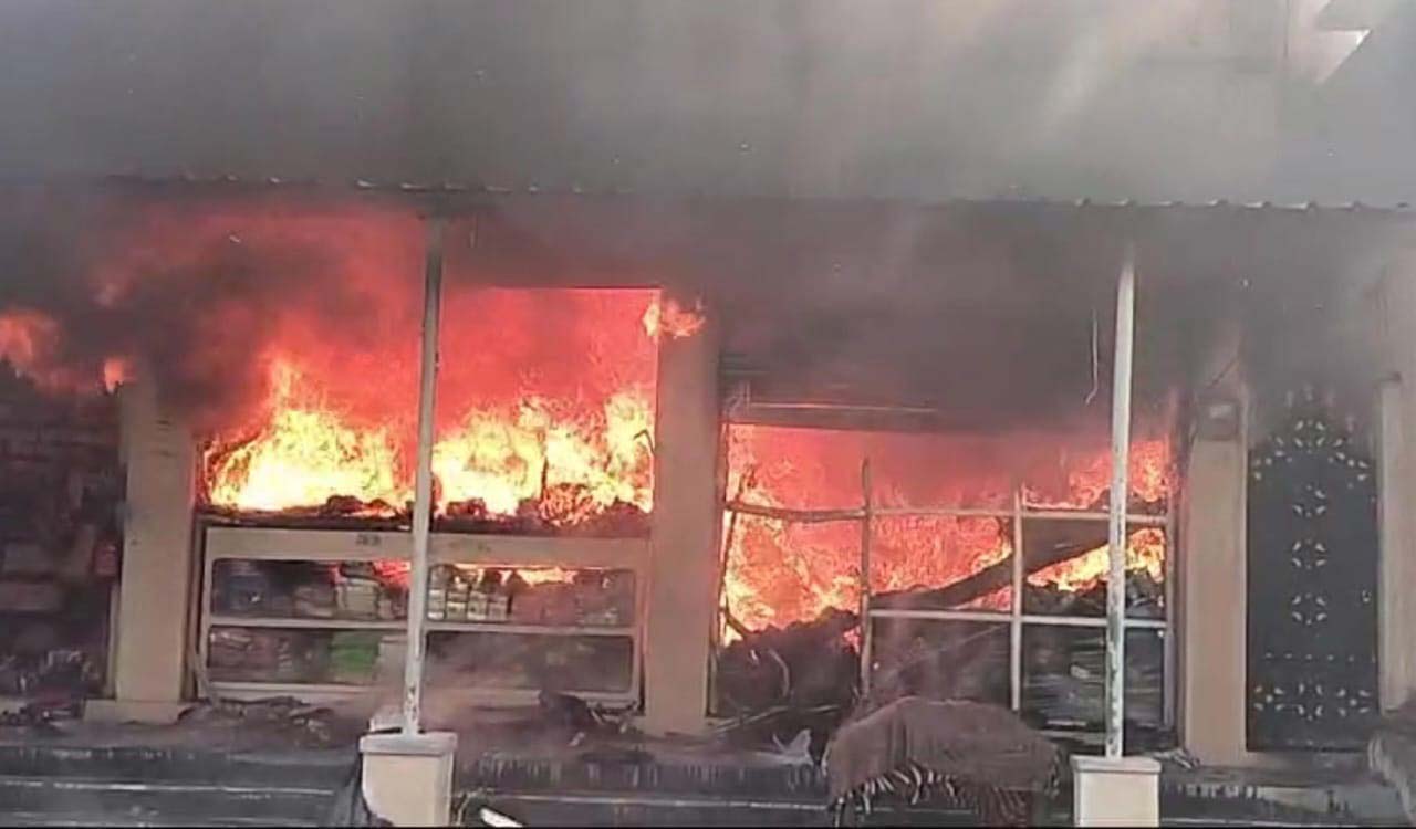 Fire destroys lakhs worth of goods at Attapur apparel shop