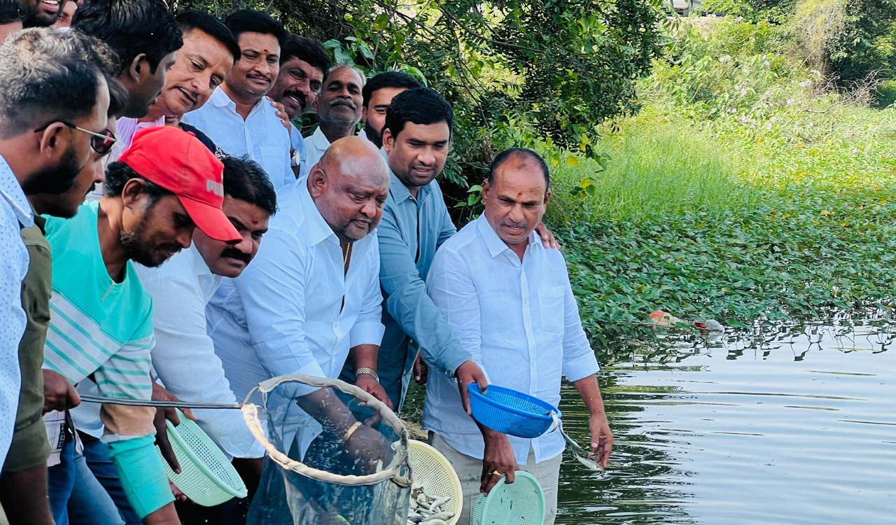 Gangula Kamalakar criticises Govt for faulty fish seedling distribution