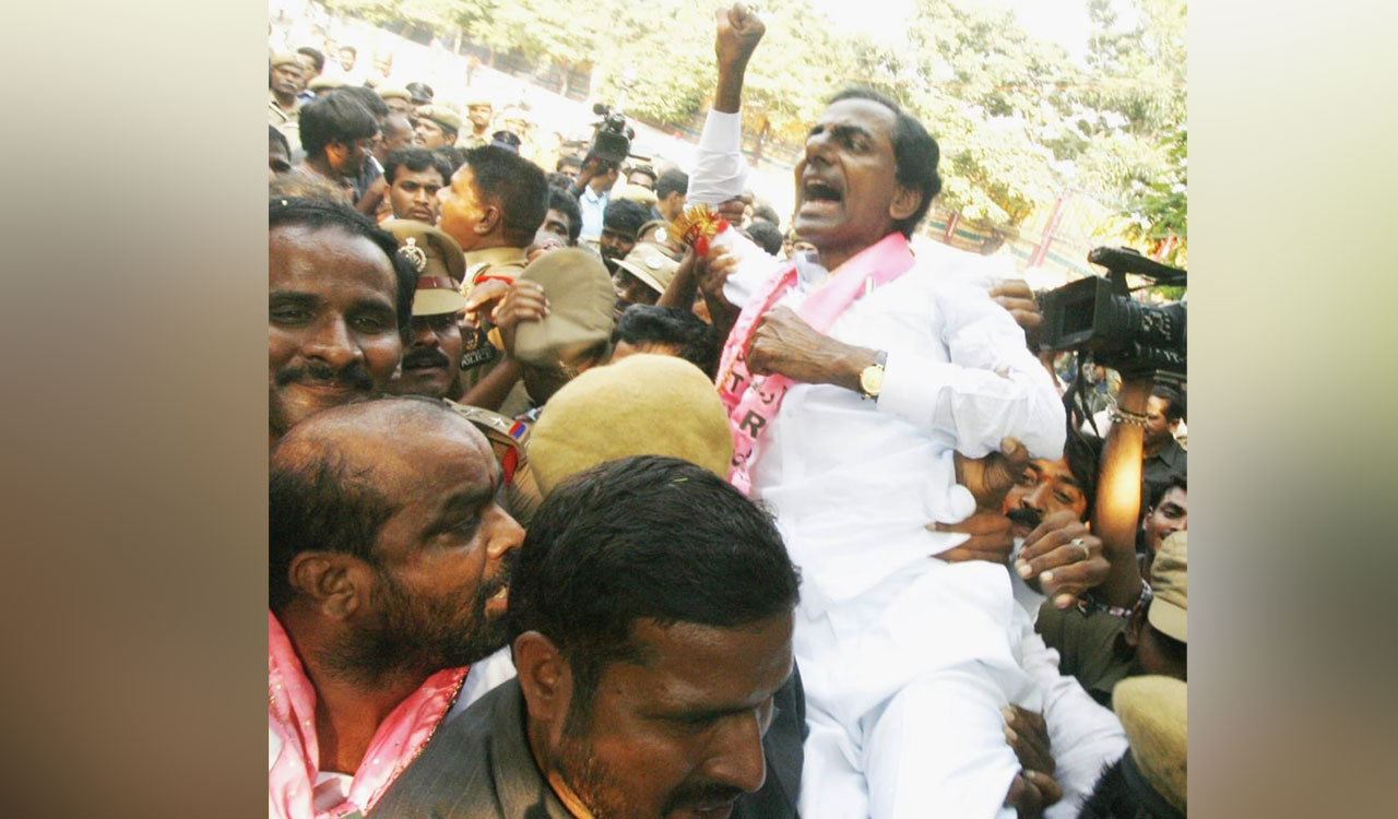 BRS leaders hail KCR’s steely resolve, observe Deeksha Diwas across Telangana