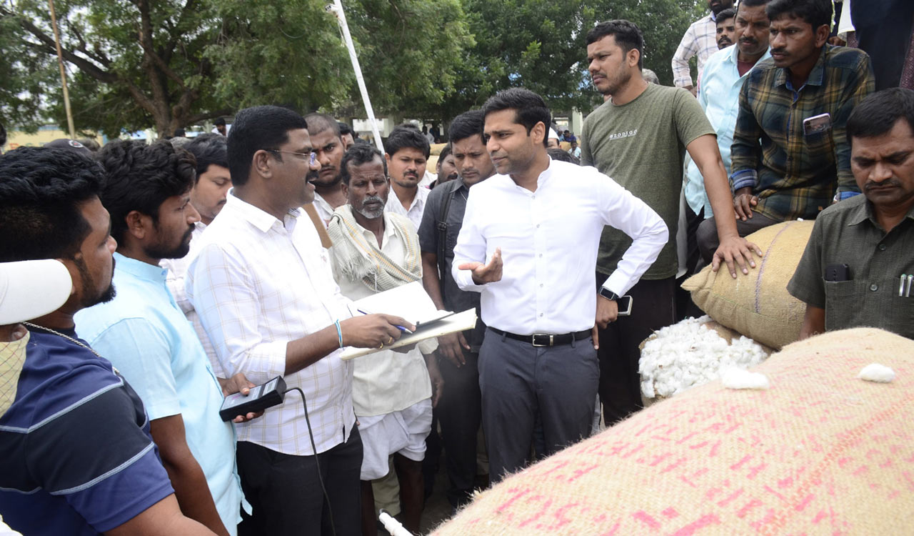 Traders openly exploit cotton farmers in Minister Thummala’s own district