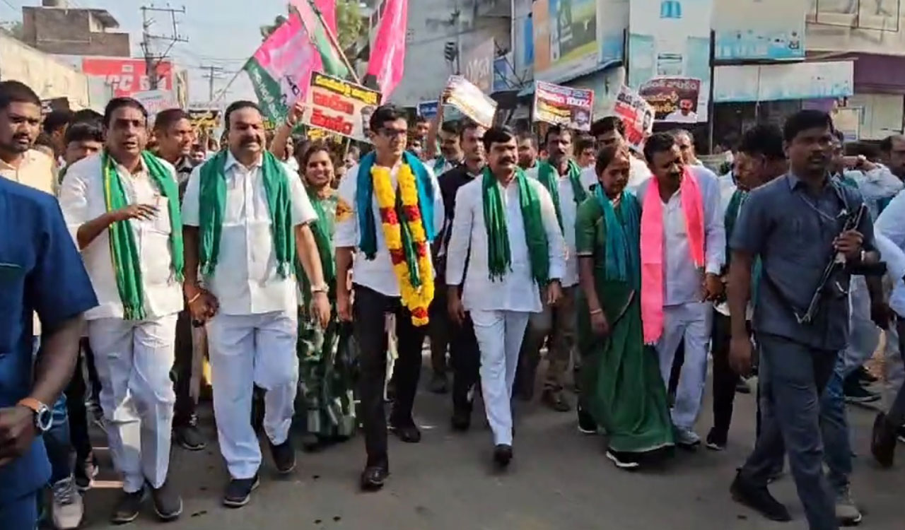 Telangana: BRS MLA Dr Sanjay kicks off ‘Rythu padayatra’ in Korutla