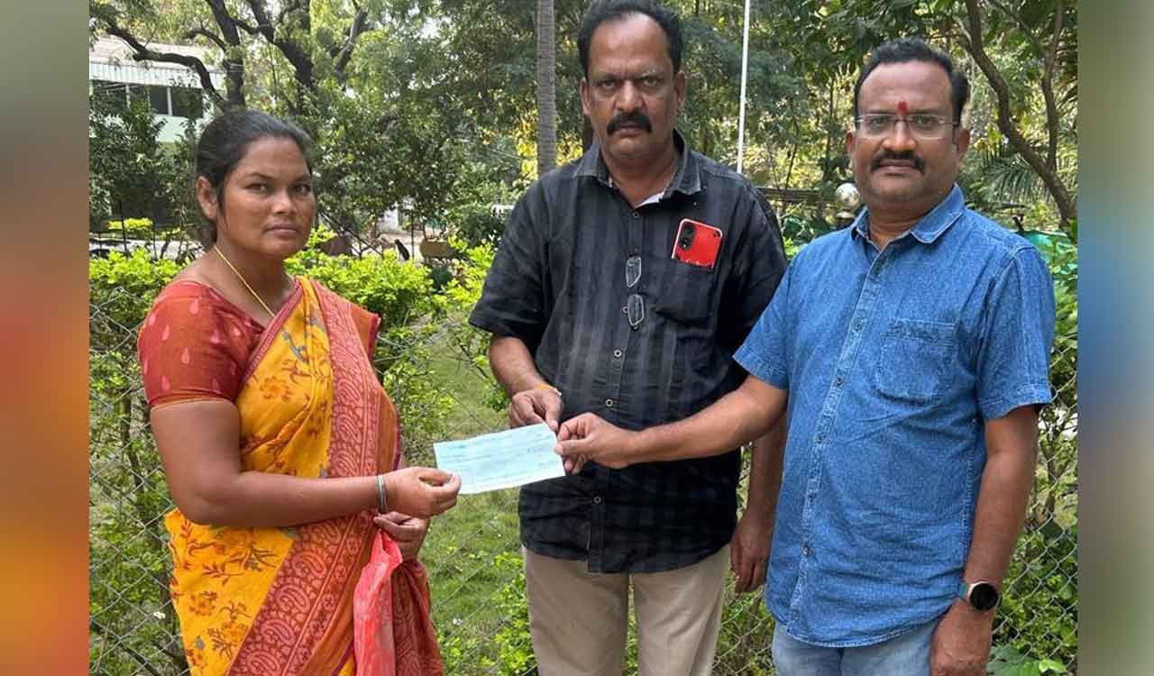 Kothagudem: Vasudha Foundation extends financial assistance to a cancer patient