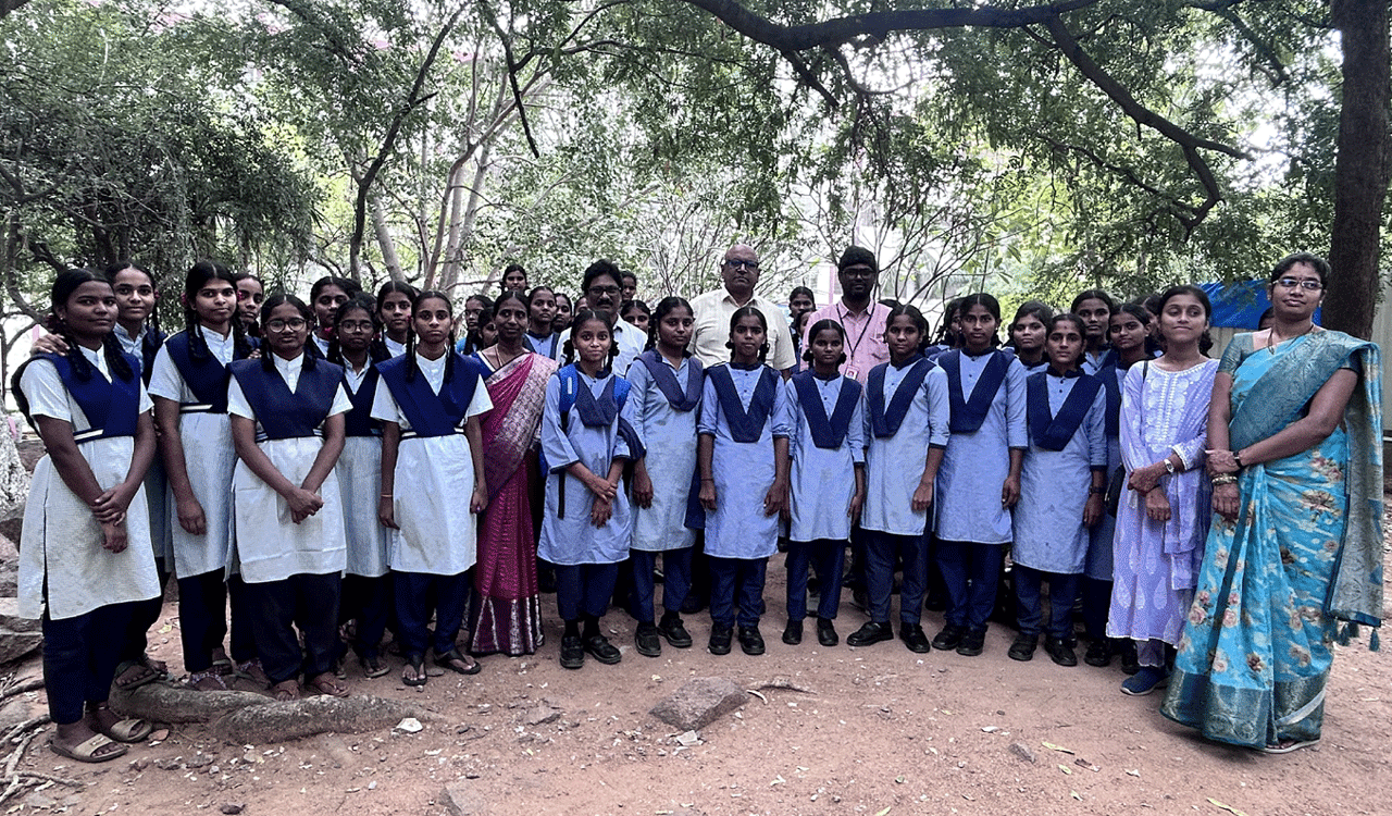 Jawahar Navodaya Vidyalaya students visit MGIT under Vigyan Jyothi program
