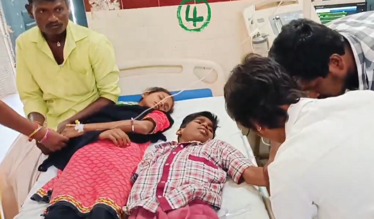 30 students fell ill due to food poisoning in Narayanpet-Telangana today