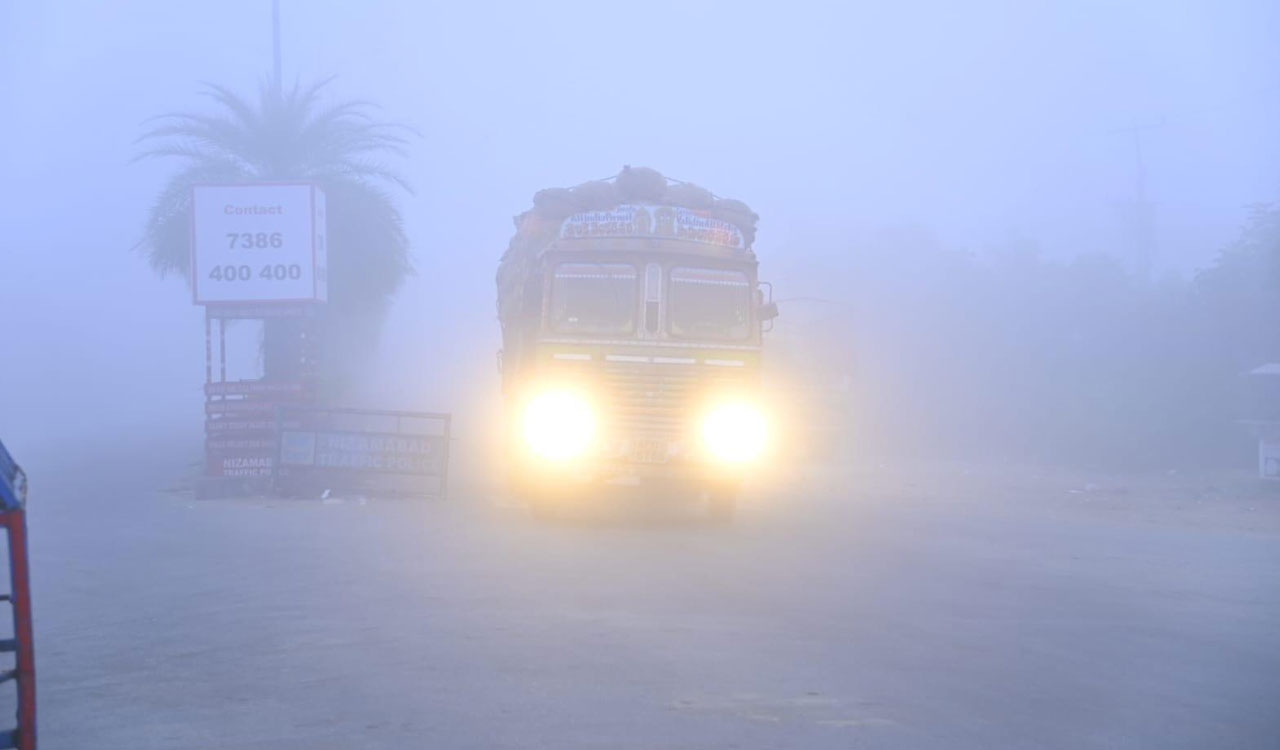 Dense fog engulfs Nizamabad town, visibility dips below 100 metres