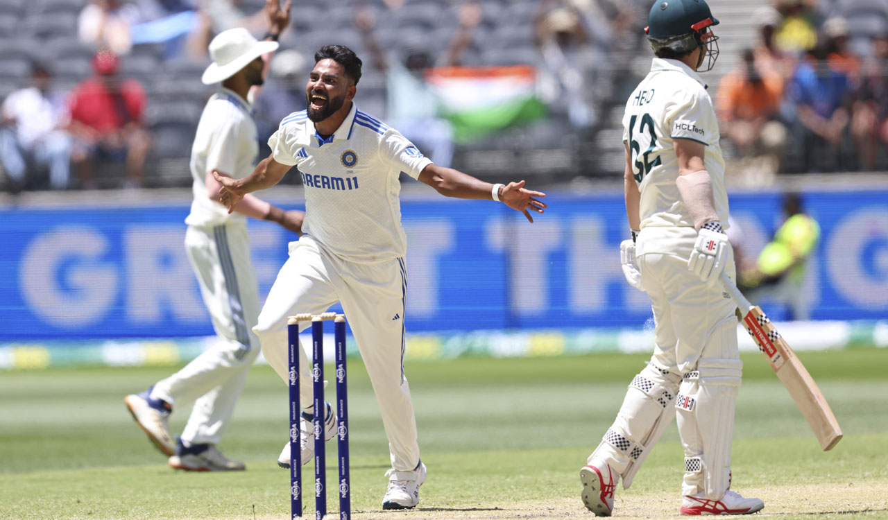 India on verge of crushing victory over Australia, hosts struggle at 104-5