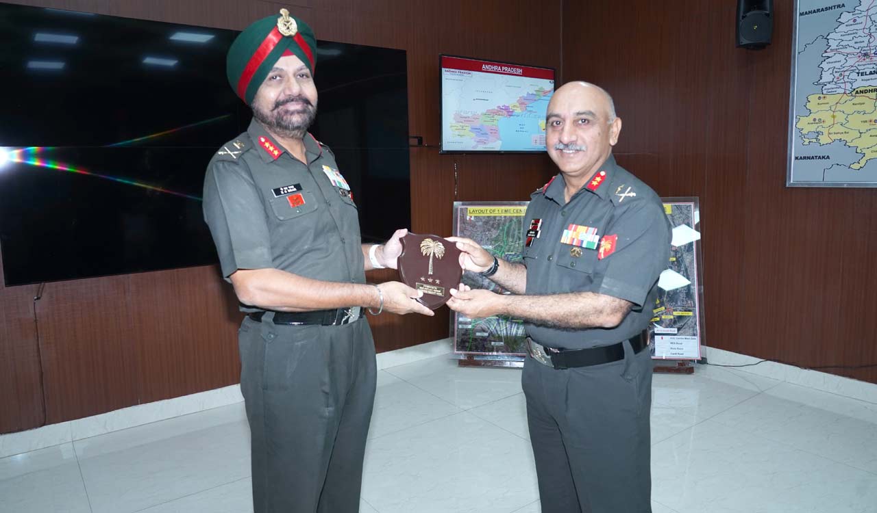 General Officer Commanding Dakshin Bahrat Area visits Hyderabad