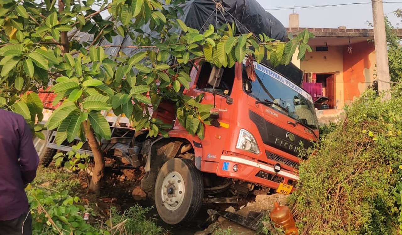 Khammam: Miraculous escape for 7-year-old as truck rams compound of house