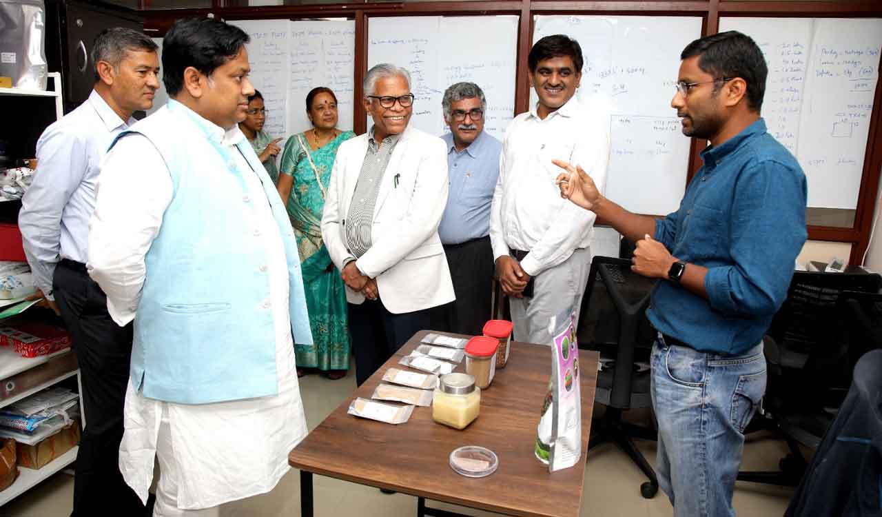 Union Minister praises University of Hyderabad for excellence in research, academics
