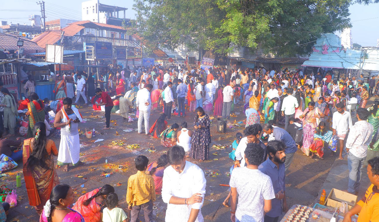 Devotees flock to Vemulawada temple on Kartika Pournami