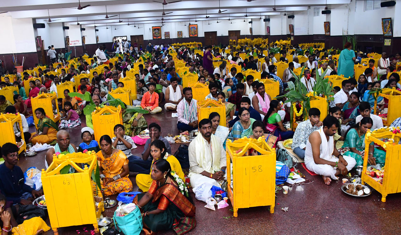 Karthika Masam: Yadadri temple witnesses huge rush of devotees
