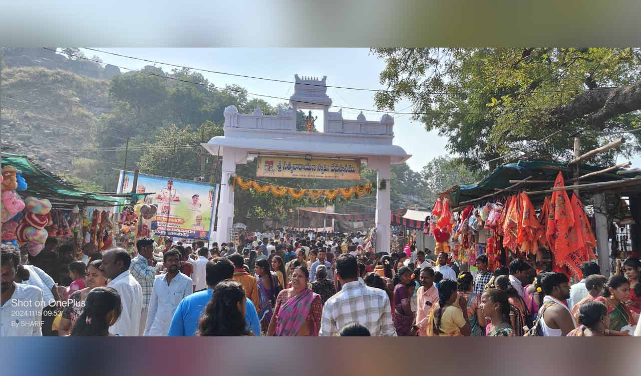 Kartheeka pournami: Gudem temple swarmed by devotees
