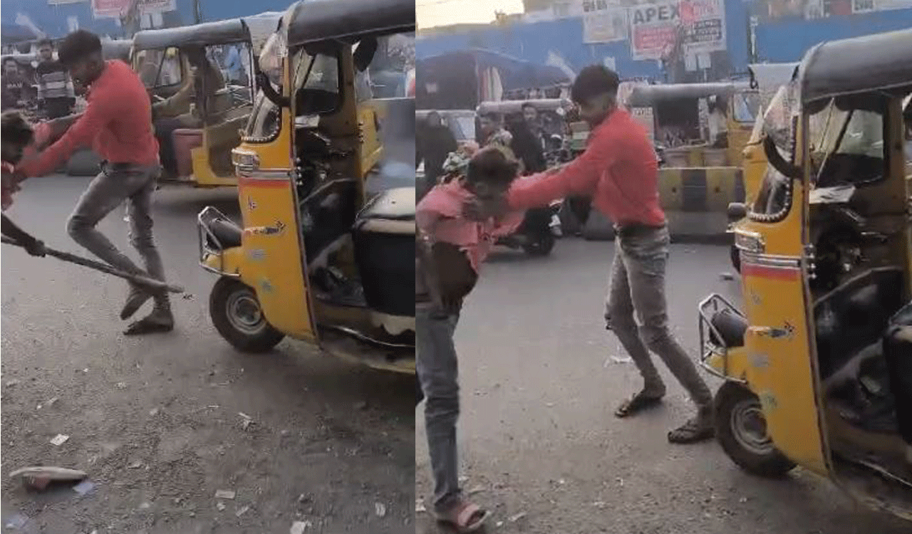 Watch: Fight between auto drivers disrupts traffic near Charminar