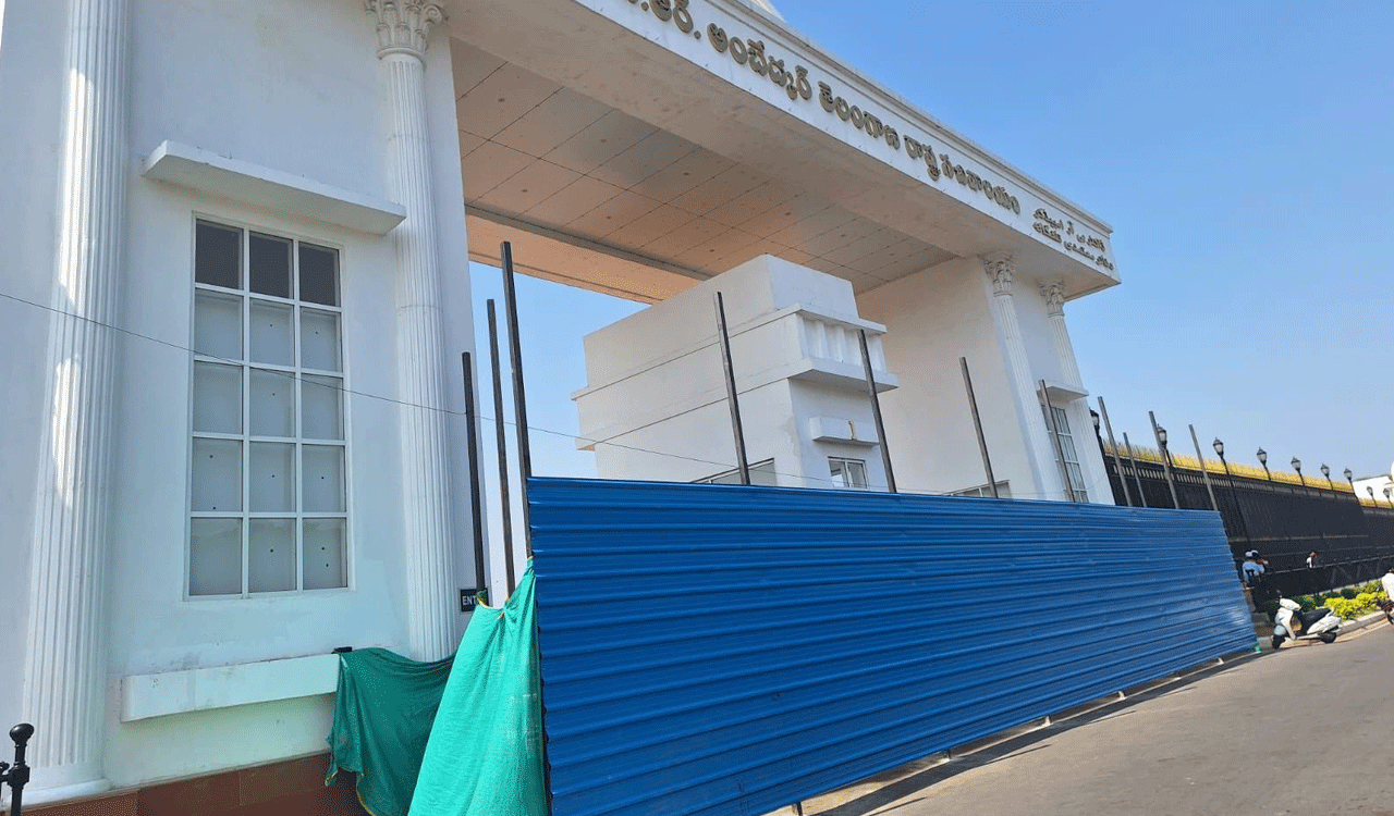 Bahubali main gate at Telangana Secretariat removed