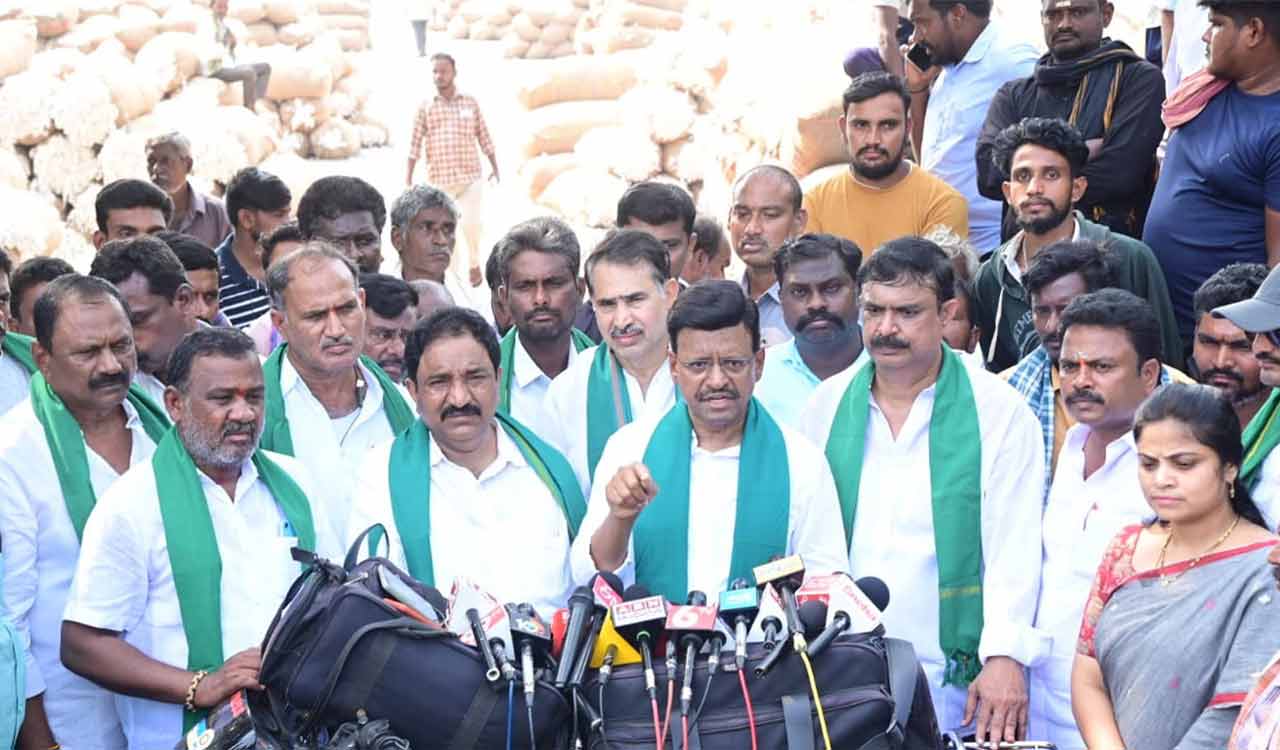 BRS leaders demand CCI centre in Khammam market to procure cotton