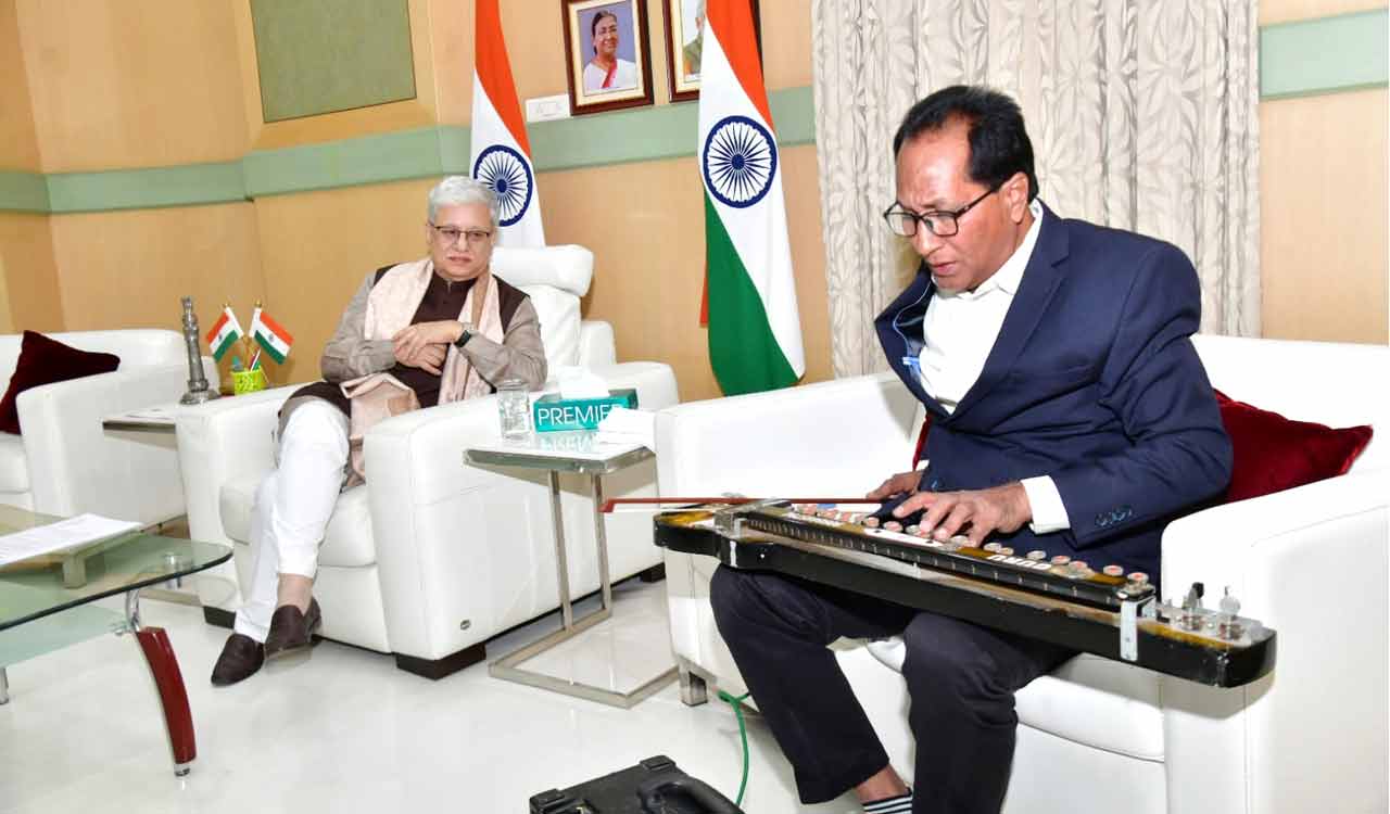 Bulbul sithara instrument player from Mancherial calls on Governor