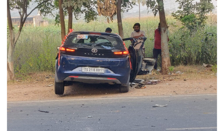 two car passengers die in road accident in Jagitial of Telangana