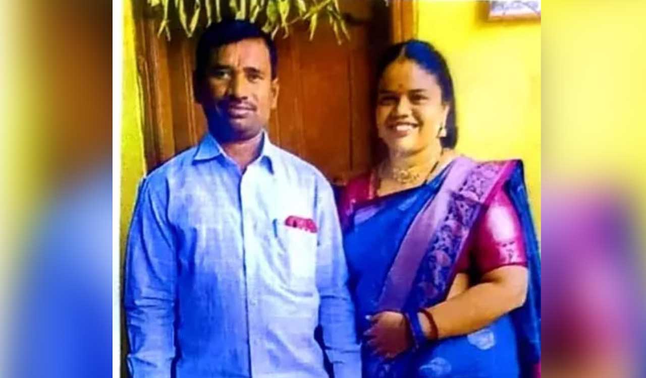 Telangana: Weaver couple ends life in Sircilla