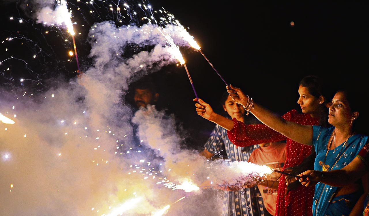 Diwali: Rise of pollution levels less compared to last year in ...