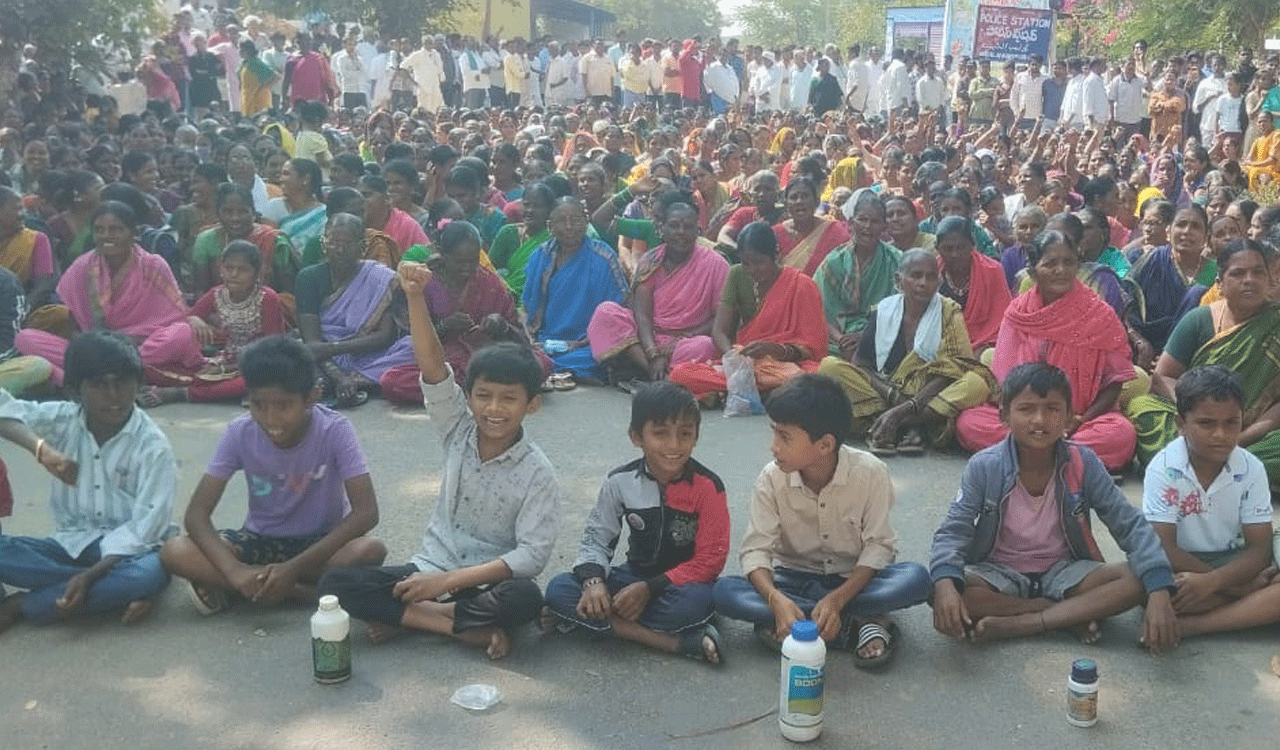 Protest against ethanol factory: Villages block traffic on NH 61 in Nirmal