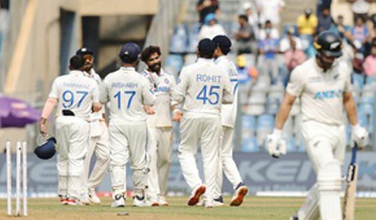 Third Test: Jadeja's three wickets; Young, Mitchell fifties make it another shared session