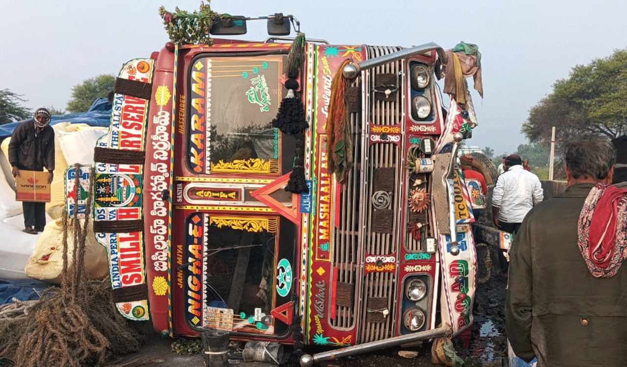 Tile lorry overturns on Bhainsa -Nirmal road, affects traffic for four hours in Nirmal