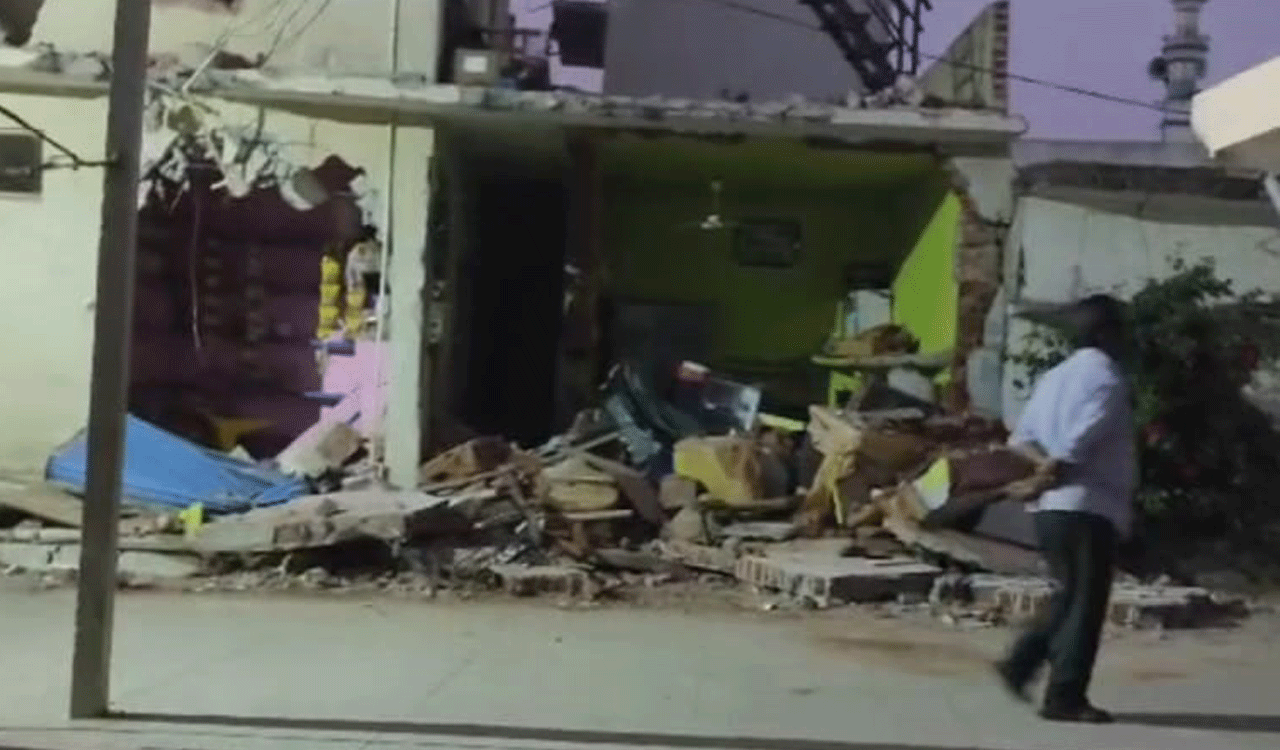 Murder accused’s house demolished by villagers in Sangareddy