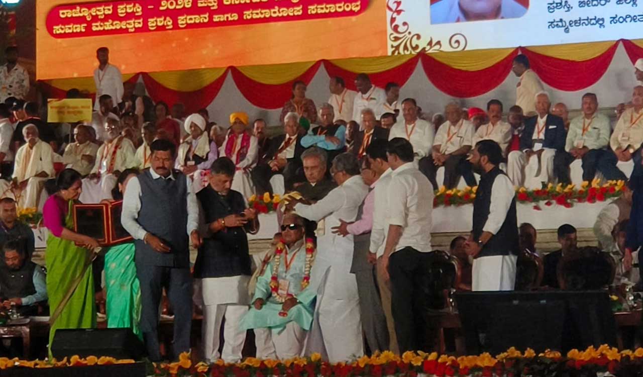 Visually challenged musician from Telangana receives Karnataka’s Rajyotsava award