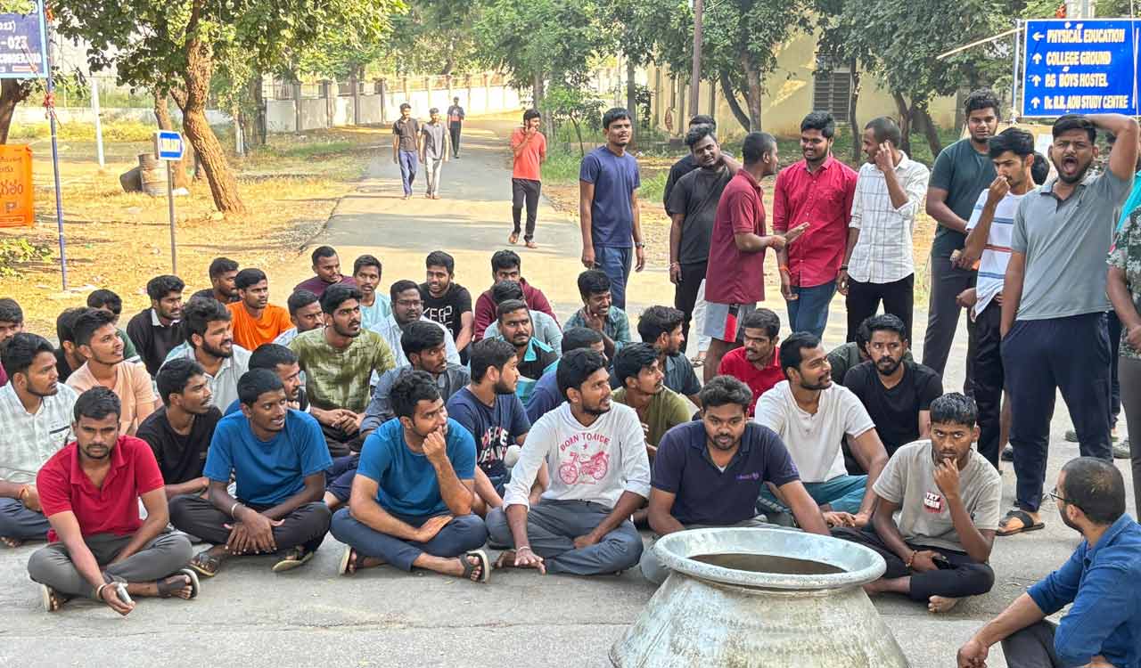 Hyderabad: Protest erupts in OU PG college as students suffer from food poisoning