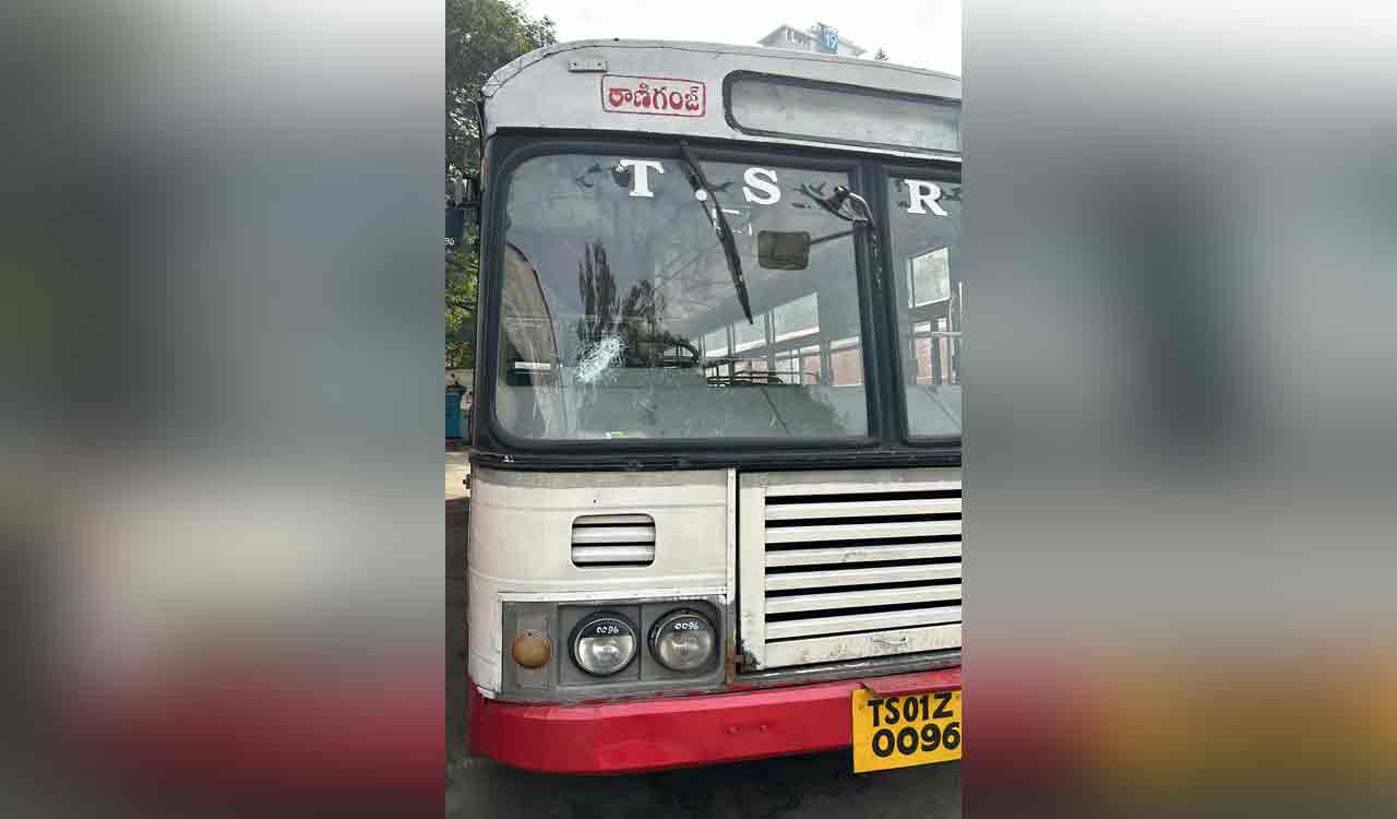 School students, parents protest against RTC buses for not stopping at their village in Kamareddy