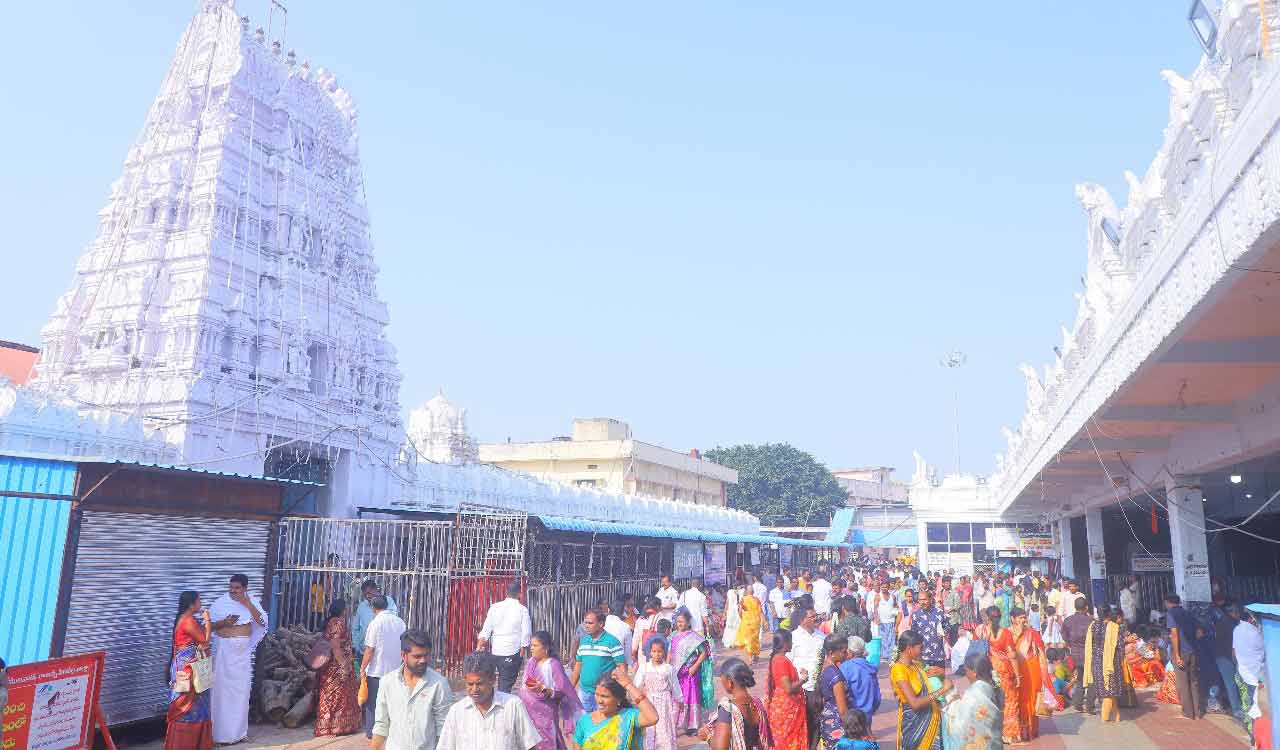 Karthika Masam rush Devotees throng Vemulawada Today