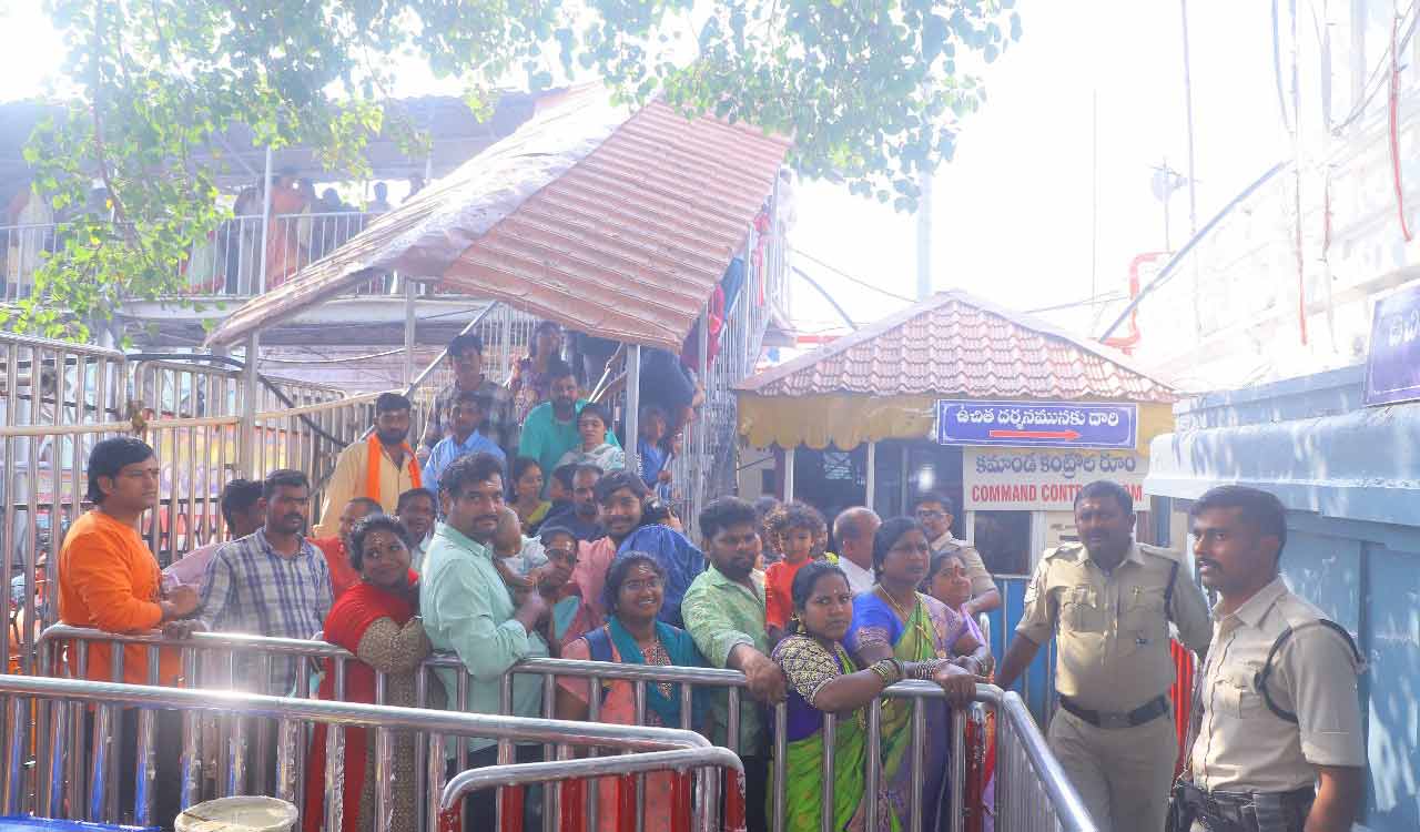 Karthika Masam rush Devotees throng Vemulawada Today