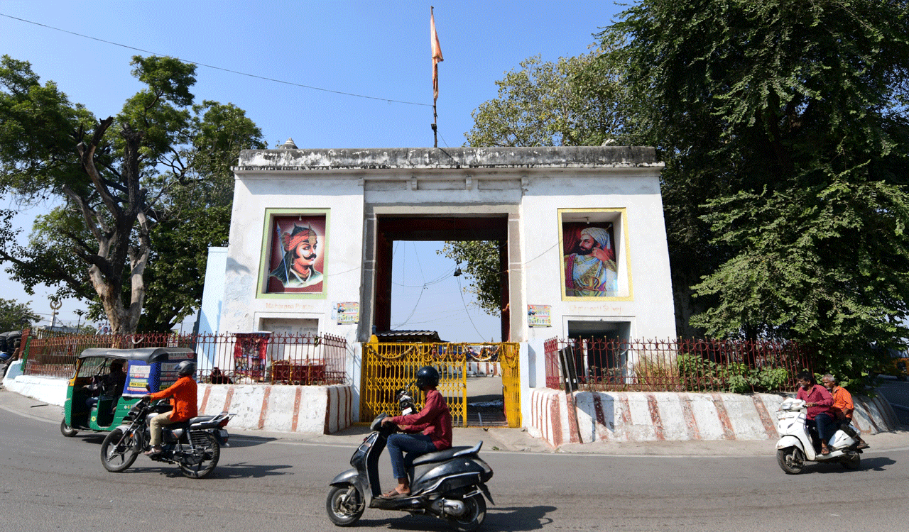 Here is what you all need to know about the 13 darwazas of Hyderabad