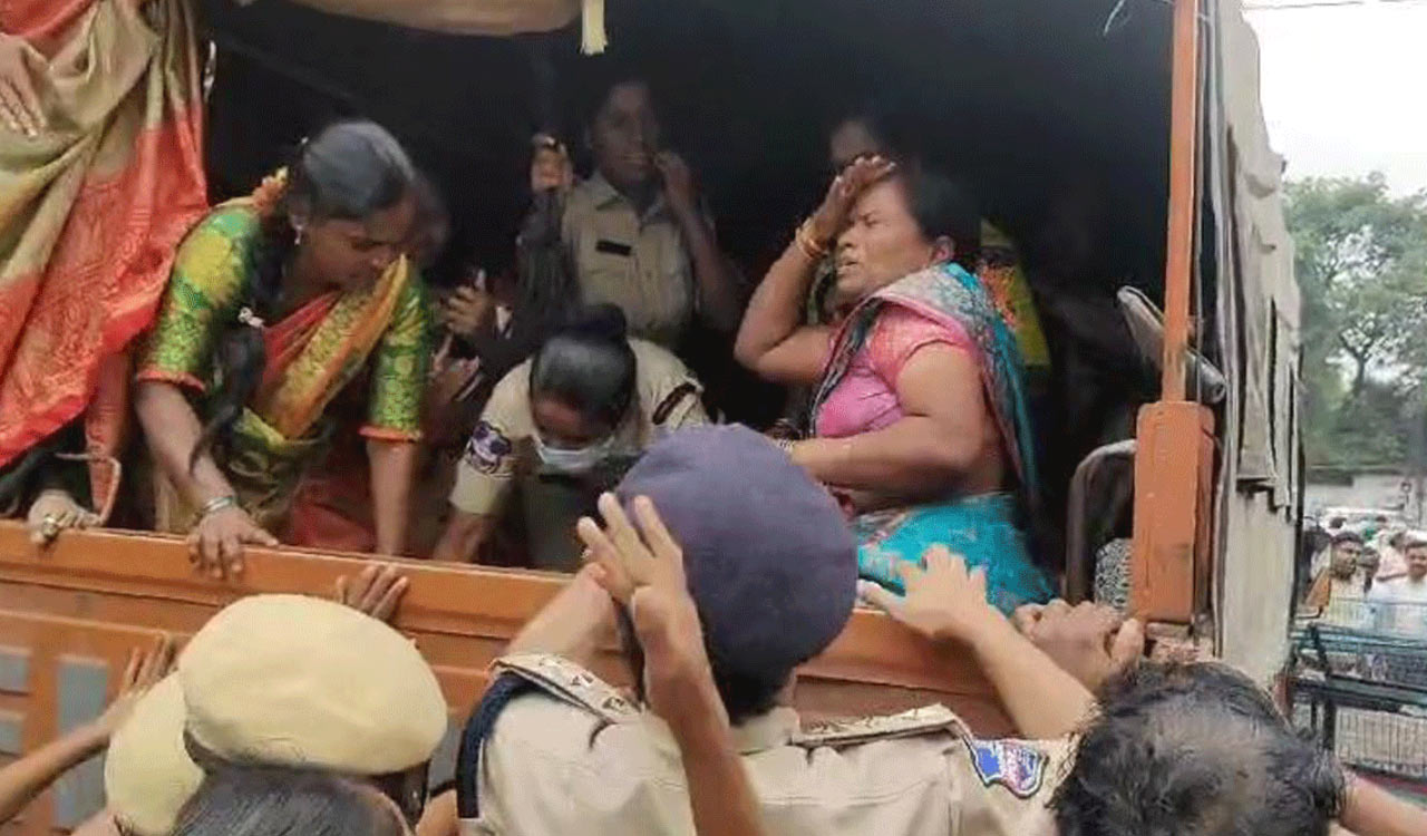 Hyderabad: Furious ASHA workers demand apology from police