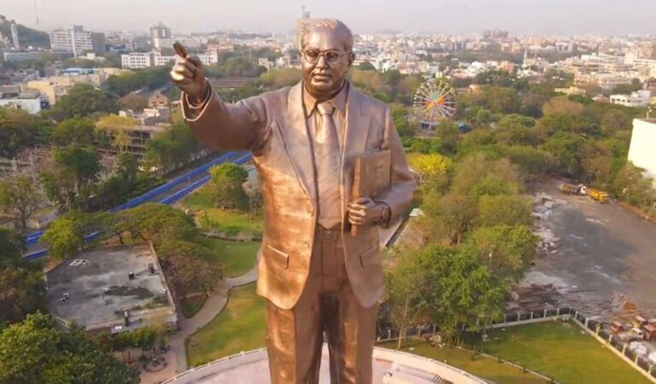 Suryapet: BRS leaders submit memorandum to Dr BR Ambedkar statue