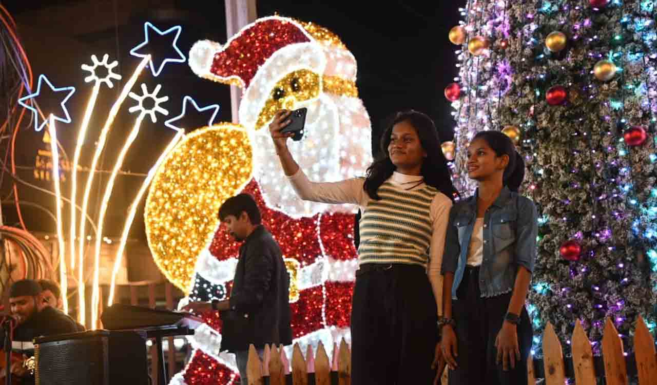 Bathed in Yuletide spirit, people in Hyderabad celebrate Christmas