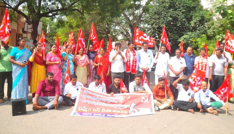 CPI (ML) Mass Line demands RTC to increase bus services in Khammam