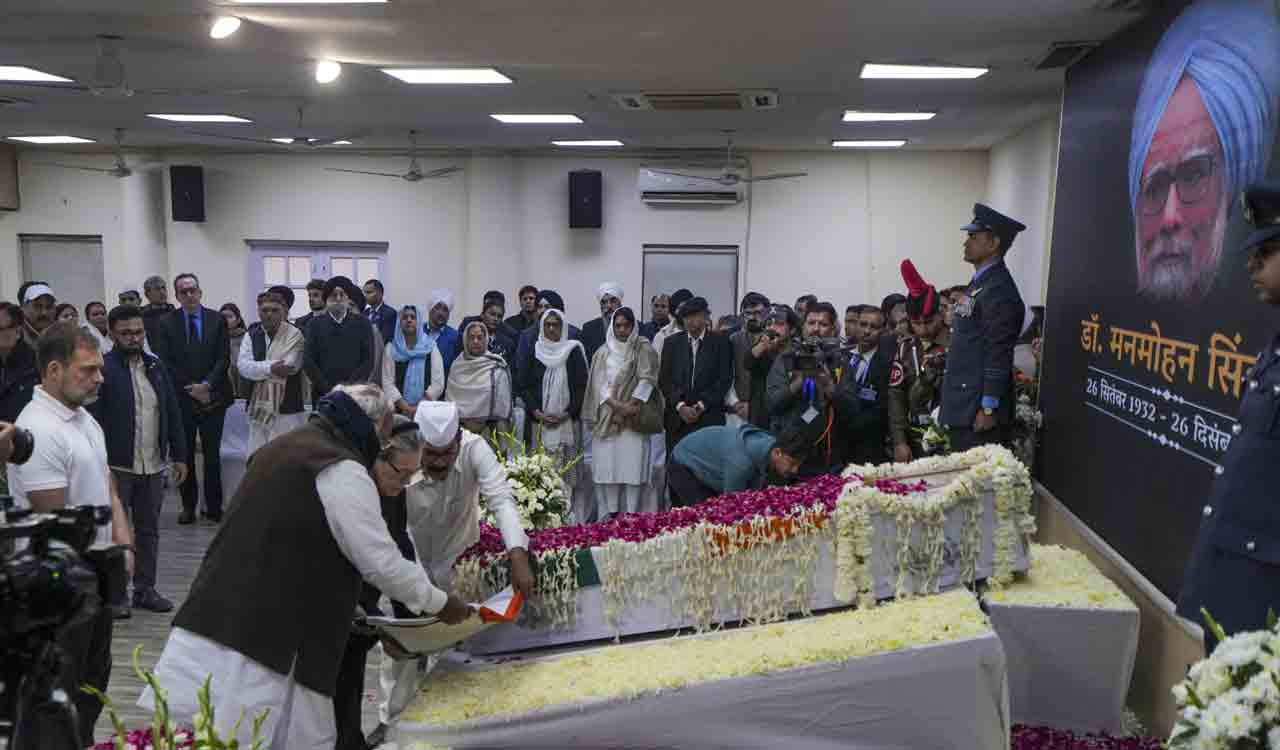Congress top brass pays last respects to former PM Manmohan Singh