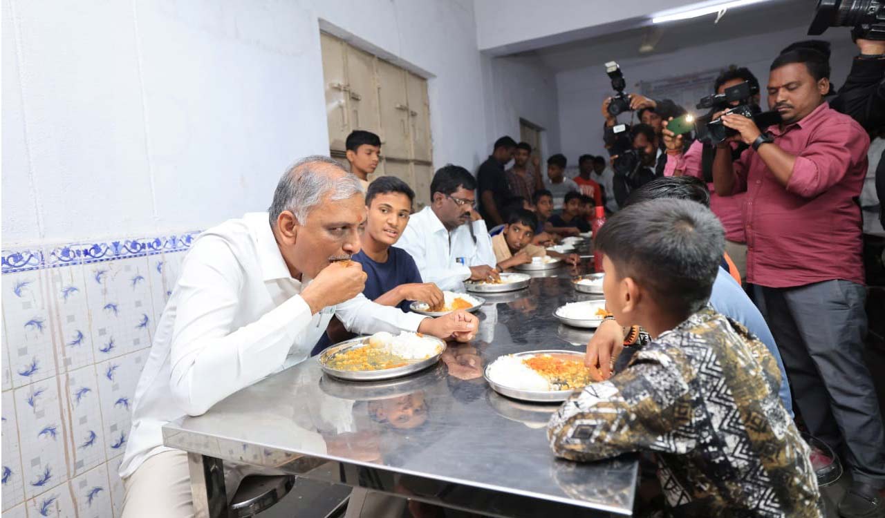 Mess bills pending for six months: Harish Rao