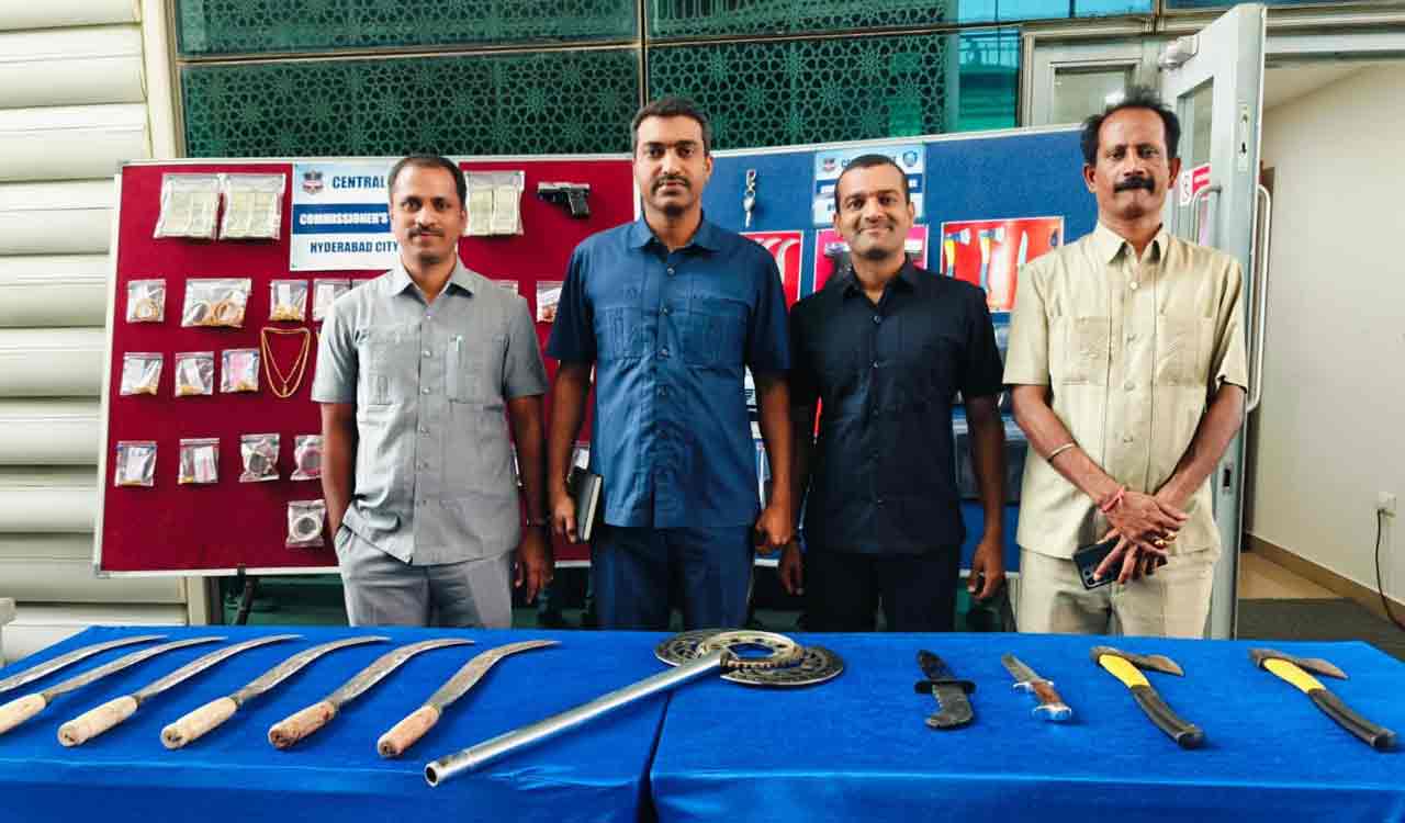 Hyderabad: Police nab 12-member gang involved in dacoity case in Domalguda